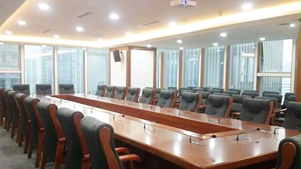 广州某楼盘营销中心会议室采用了爵士龙民用音响会议音响系统